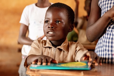 Criança africana na escola