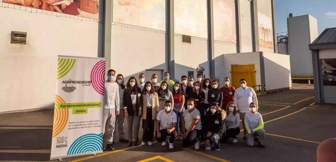 Estudantes de Agronomia da Faculdade de Ciências do Porto e da Escola Superior Agrária de Beja na Fábrica de Avanca