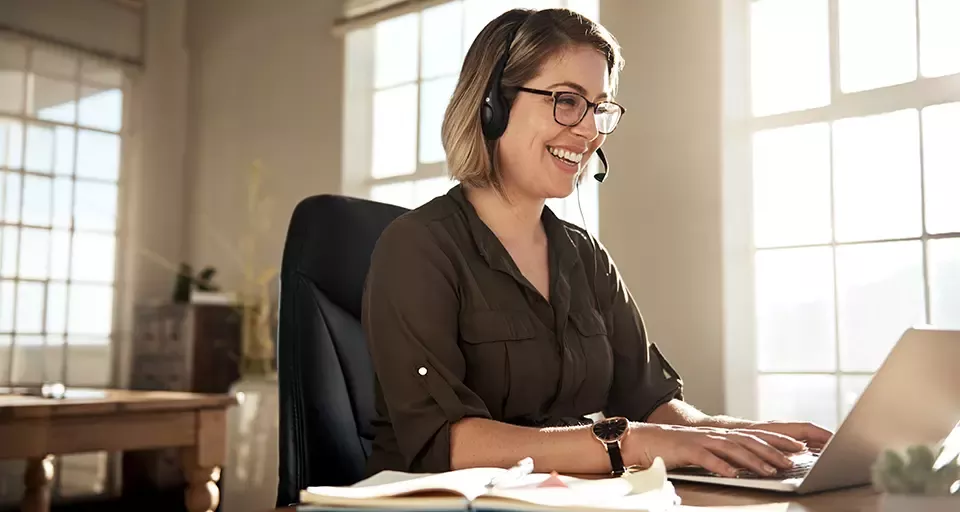 Mulher em call center