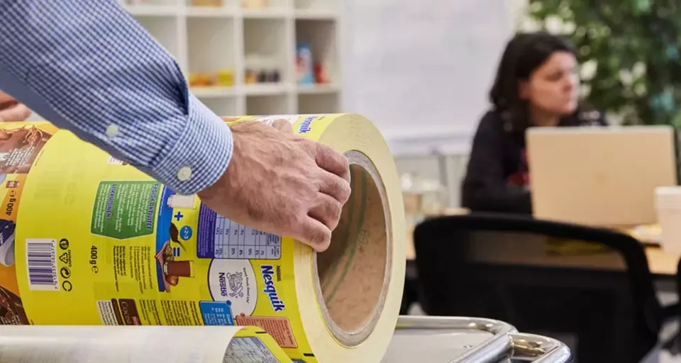 um rolo de embalagem Nesquik
