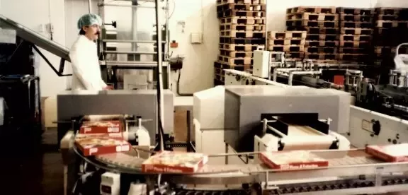 Trabalhador na fábrica dos ultracongelados FINDUS na Nazaré