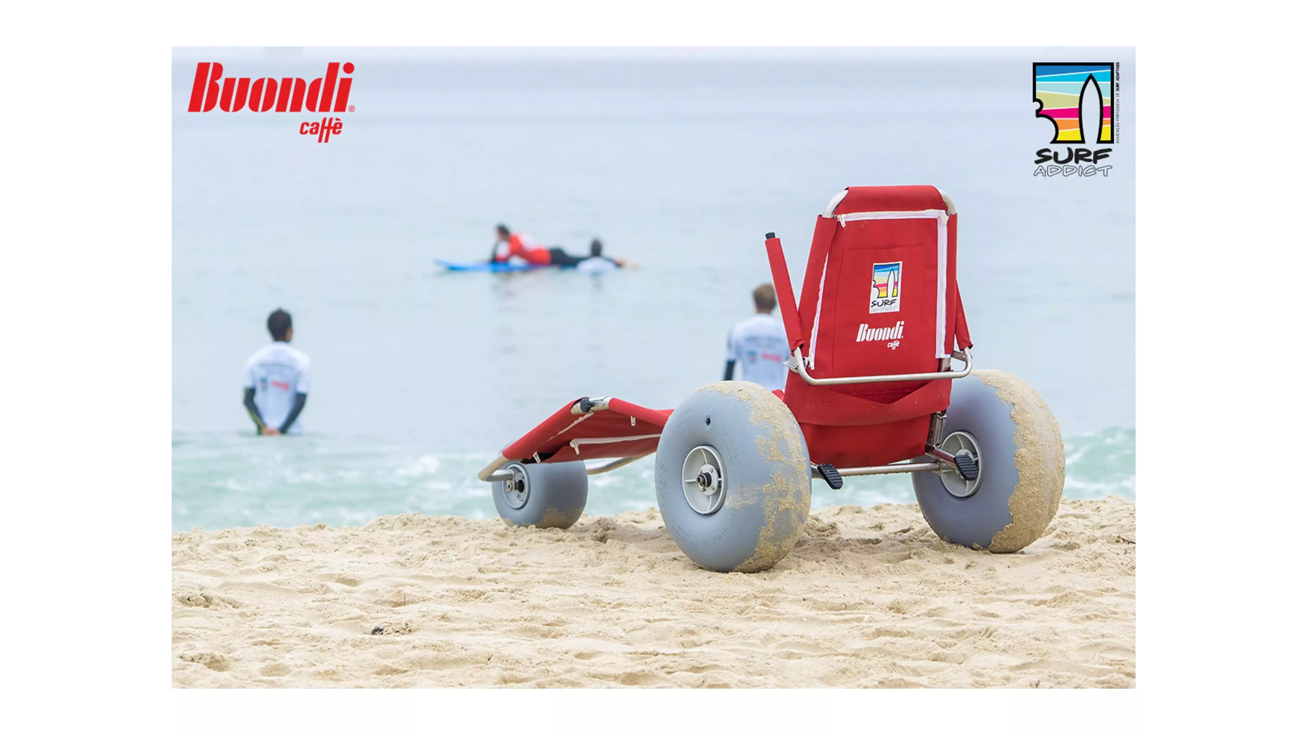 Cadeira Anfíbia BUONDI Turtle na praia