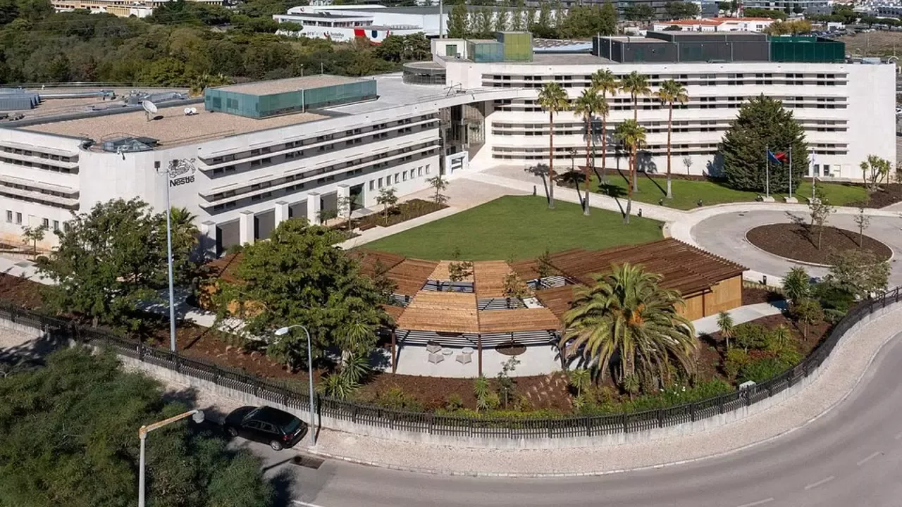 Sede da Nestlé em Portugal, Linda-a-Velha