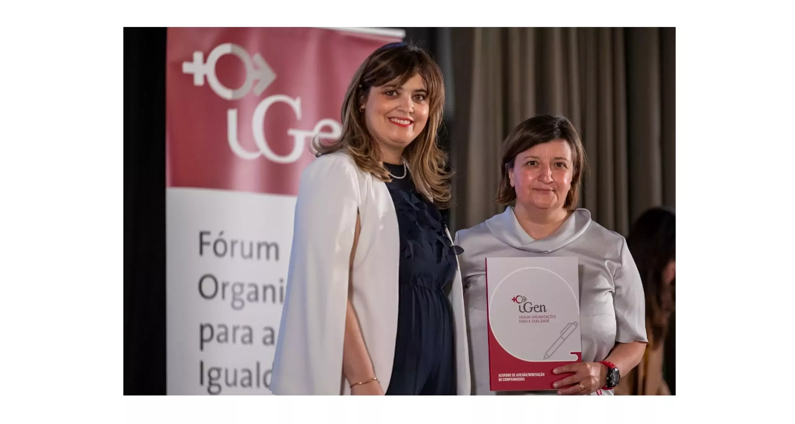 Renovação da adesão ao Fórum iGen: foto com a colaboradora Cristina Agostinho
