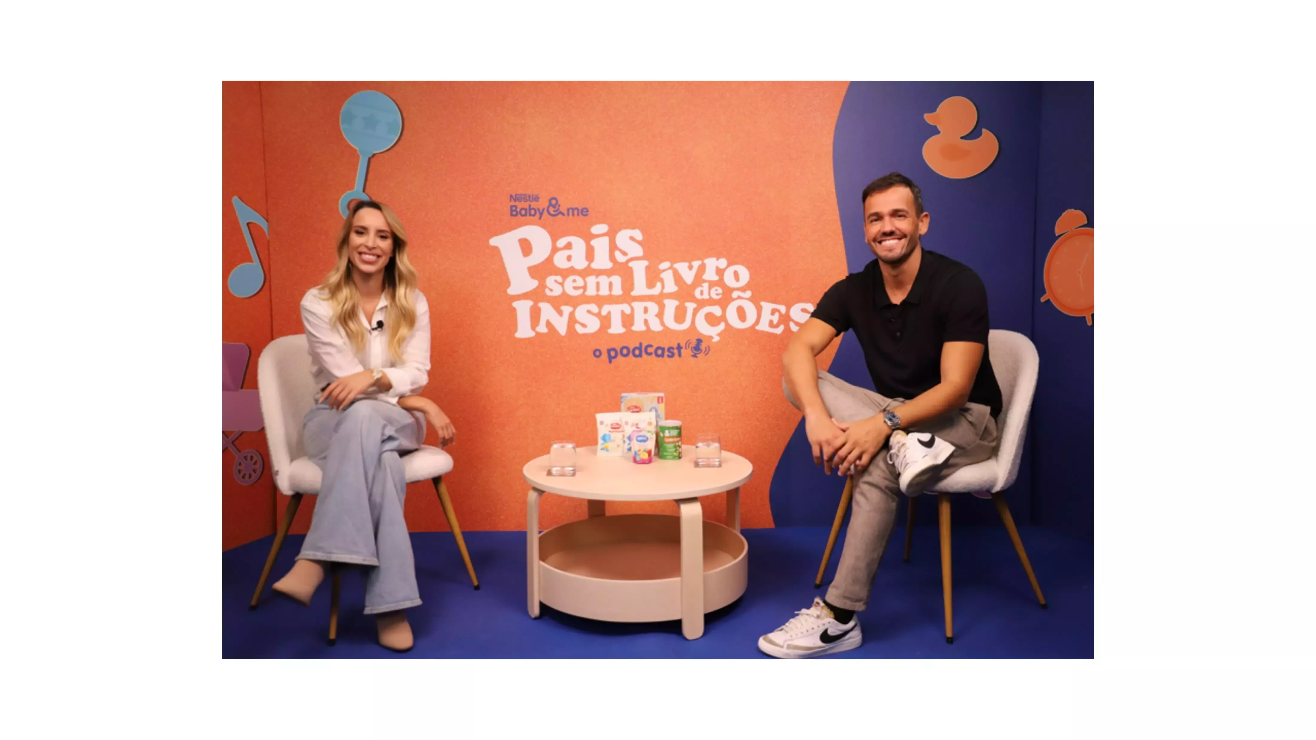 Helena Coelho e Pedro Teixeira na 2ª temporada do podcast "Pais sem livro de instruções"